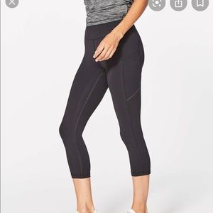 EUC Lululemon Speed Up Crop 21”